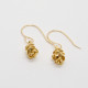 Goldene Ohrringe mit Fichtenzapfen-Anhänger