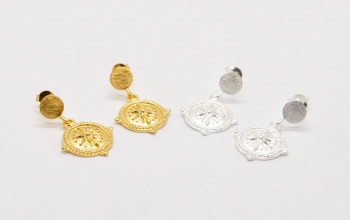 Schlichte Ohrstecker mit Kompass Anhänger