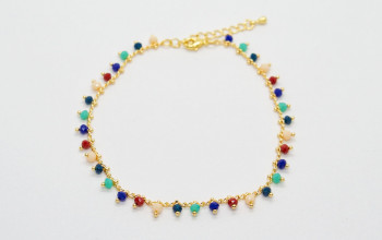 Goldene Fusskette mit farbigen Glas-Perlen