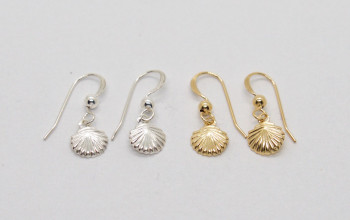 Kleine Mädchen-Ohrringe mit Muschel