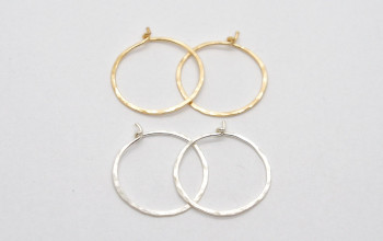 Kleine gehämmerte Creolen