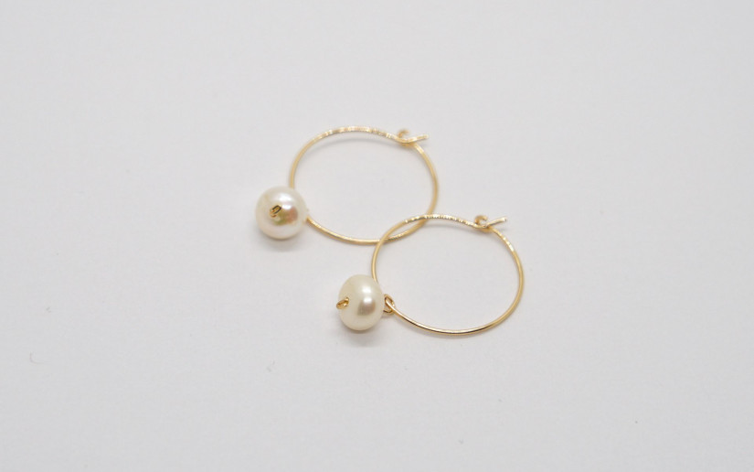 Goldene Creolen mit Süsswasser Perle