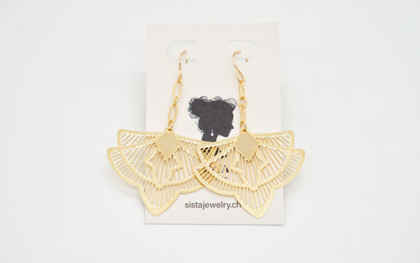 Lange Ohrringe mit Ornament-Anhänger