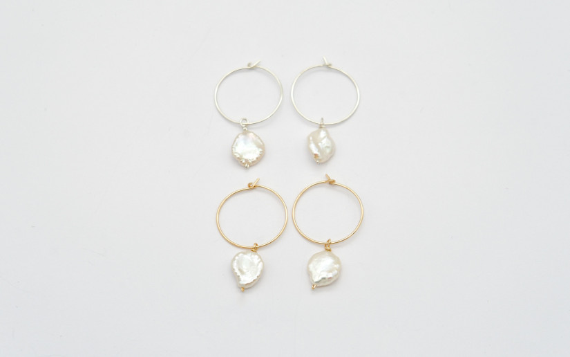 Goldene Creolen mit Keshi Perlen