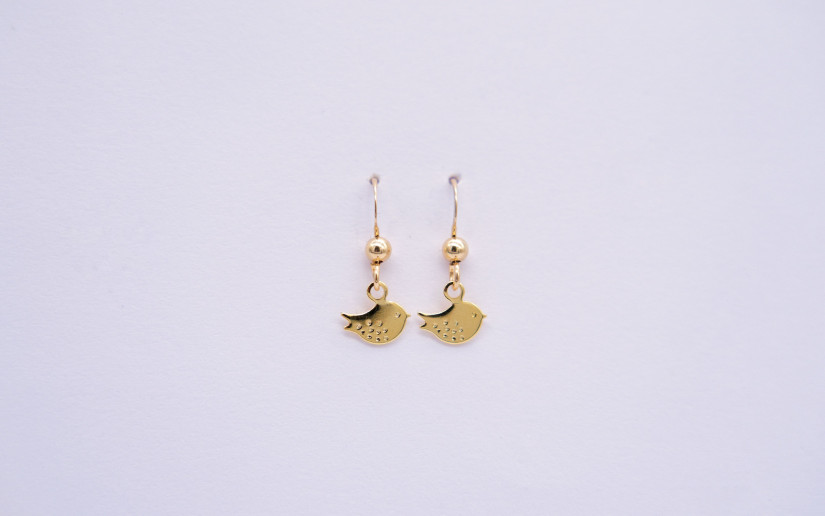 Schlichte kleine Ohrringe mit Vögelchen