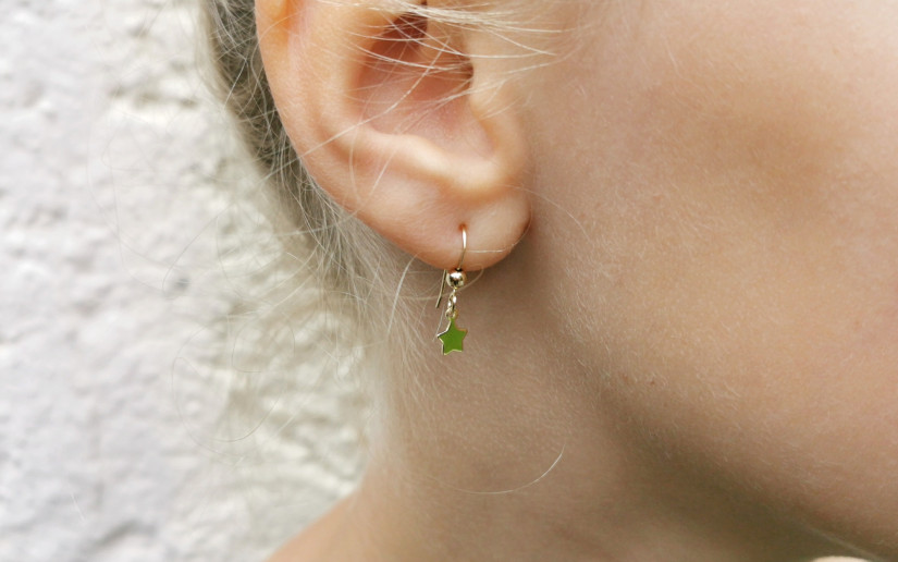 Kleine Ohrringe mit Sternchen