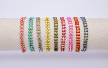 Farbige Chevron-Armbänder