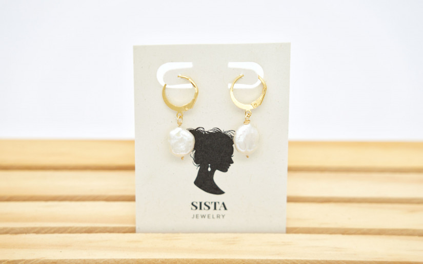 Kleine Goldene Ohrringe mit Keshi Perle