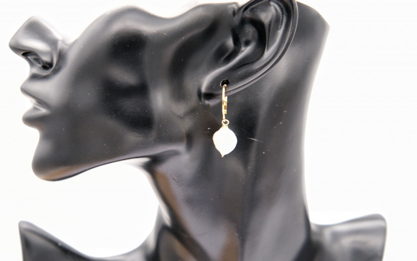 Kleine Goldene Ohrringe mit Keshi Perle