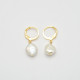 Kleine Goldene Ohrringe mit Keshi Perle