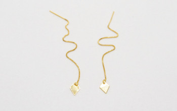 Filigrane goldene Einfädel Ohrringe mit Rhombus-Anhänger