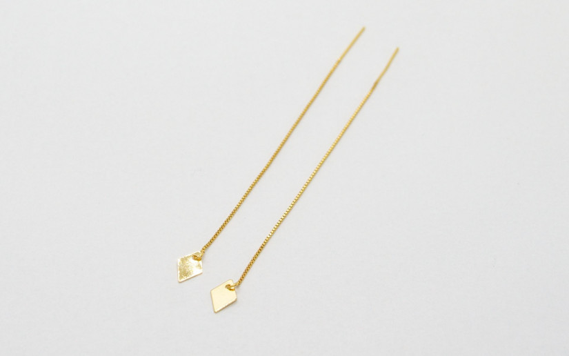 Filigrane goldene Einfädel Ohrringe mit Rhombus-Anhänger