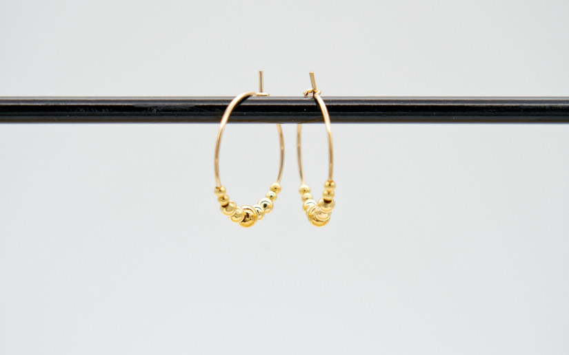 Goldene Creolen mit Gold-Perlen