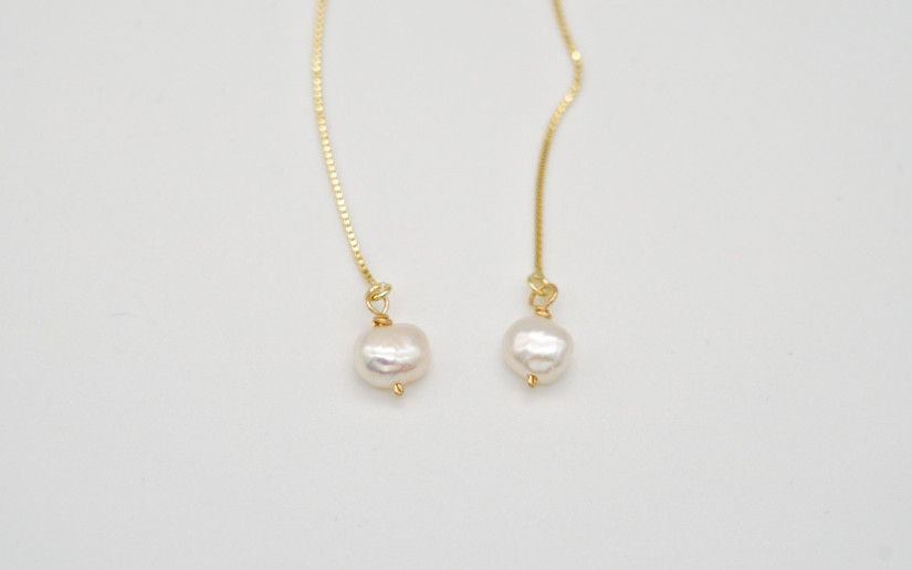 Goldene Einfädel Ohrringe mit Süsswasser-Perle