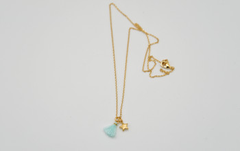 Feine goldene Halskette mit Sternchen und Quaste