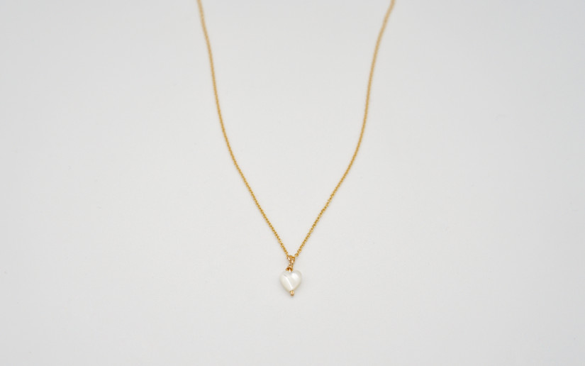 Goldene Halskette mit Perlmutt Herz