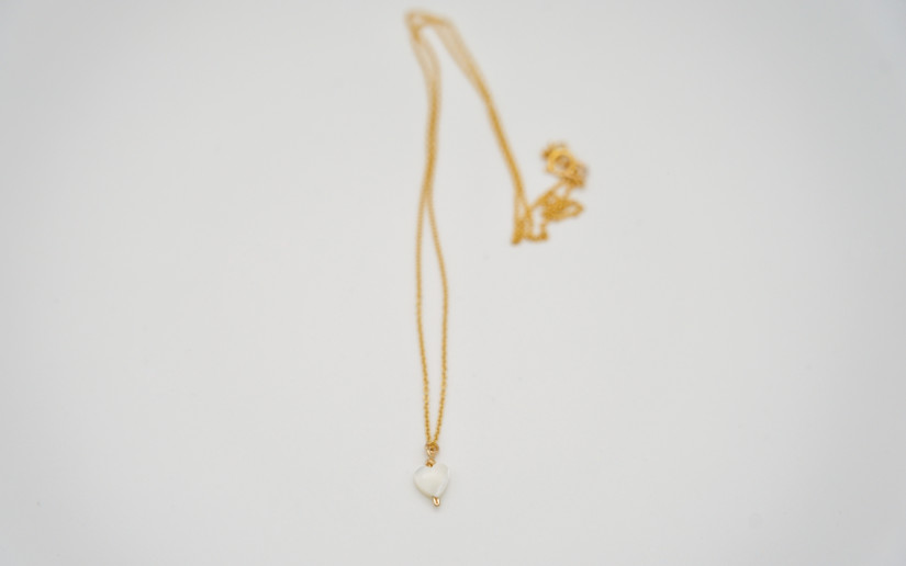 Goldene Halskette mit Perlmutt Herz