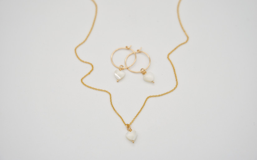 Goldene Halskette mit Perlmutt Herz