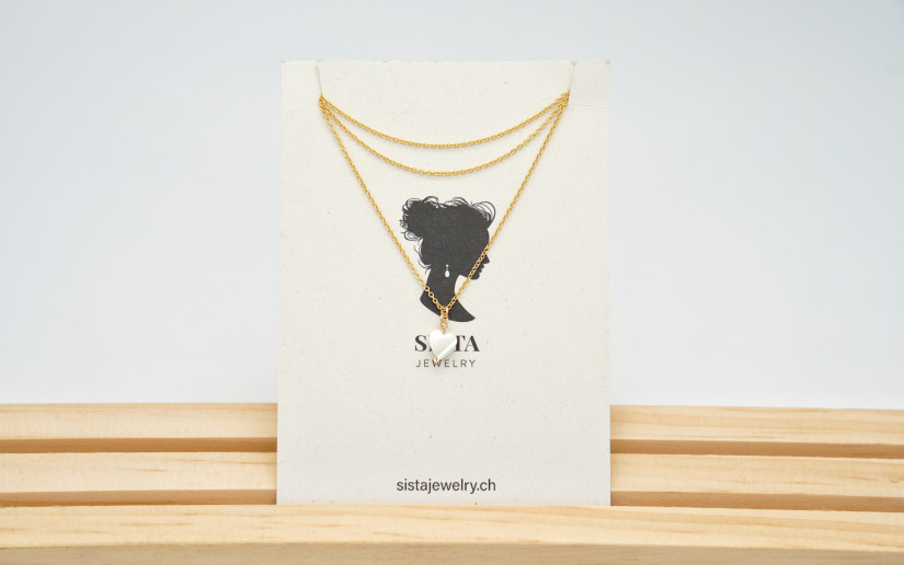 Goldene Halskette mit Perlmutt Herz