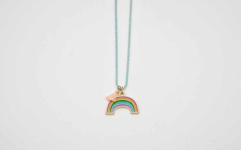 Halskette mit Regenbogen-Anhänger