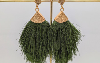 Boho Ohrringe mit oliv-grüner Quaste