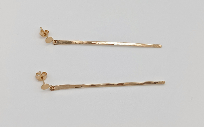 Lange goldene Stäbchen Ohrringe