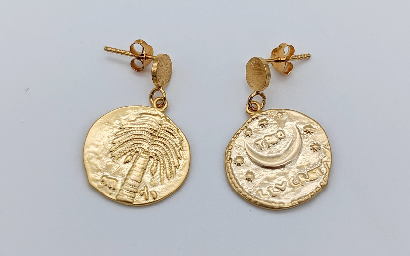 Goldene Ohrstecker mit Mond-Palme Plättchen