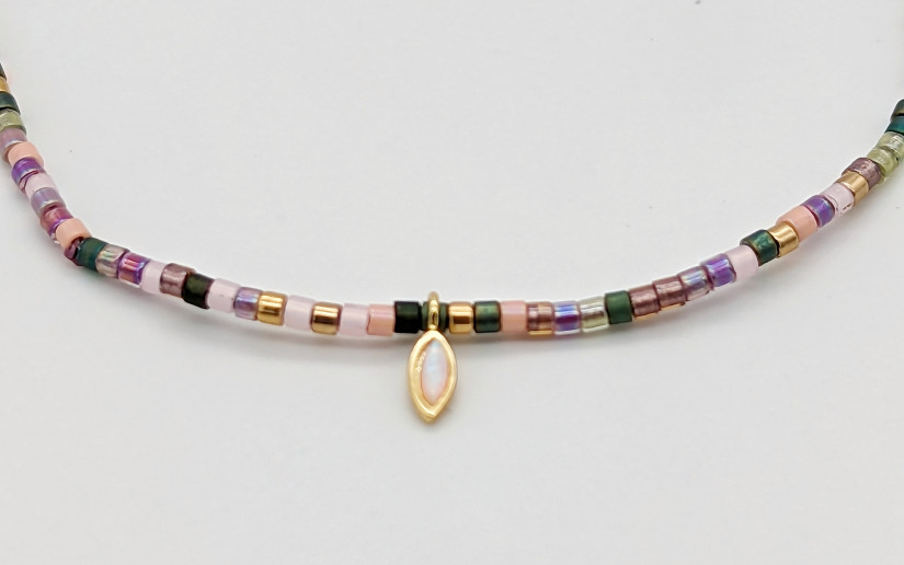Farbiges Fussband mit Miyuki Perlen und Opal-Anhänger